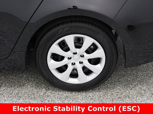 Used 2025 Toyota Corolla LE image 10