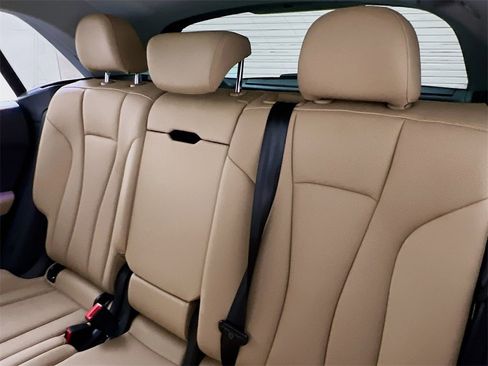 Used 2024 Audi Q8 Premium Plus w/ Premium Plus Package image 23