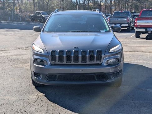 Used 2017 Jeep Cherokee Sport image 5