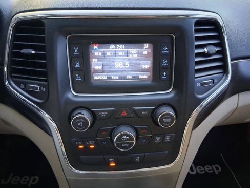 Used 2014 Jeep Grand Cherokee Laredo w/ Quick Order Package 23E AWD/4WD image 17