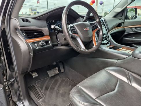 Used 2019 Cadillac Escalade ESV 2WD image 10
