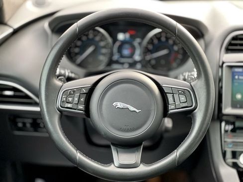 Used 2020 Jaguar F-PACE Premium image 34