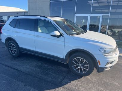 Used 2018 Volkswagen Tiguan SE w/ Panoramic Sunroof Package