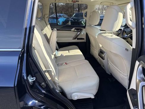 Used 2021 Lexus GX 460 Premium w/ Premium Package image 11