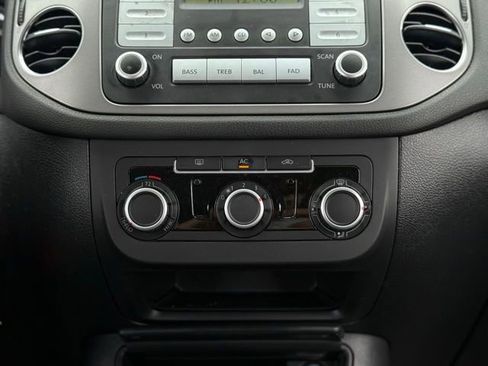 Used 2010 Volkswagen Tiguan SE AWD/4WD image 20