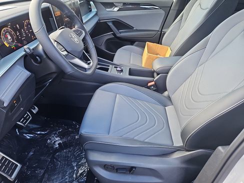 New 2026 Volkswagen Tiguan SE R-Line image 17