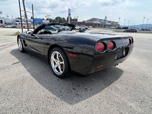 Used 2004 Chevrolet Corvette Convertible w/ Preferred Equipment Group RWD image 9