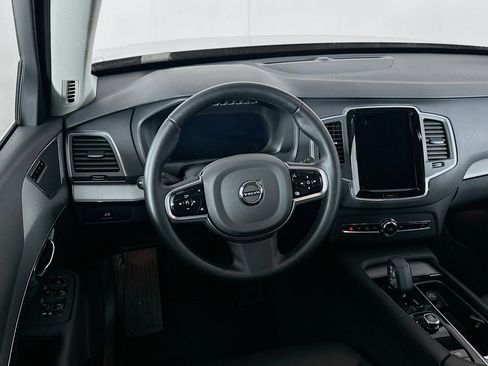 Used 2025 Volvo XC90 B5 Core image 18