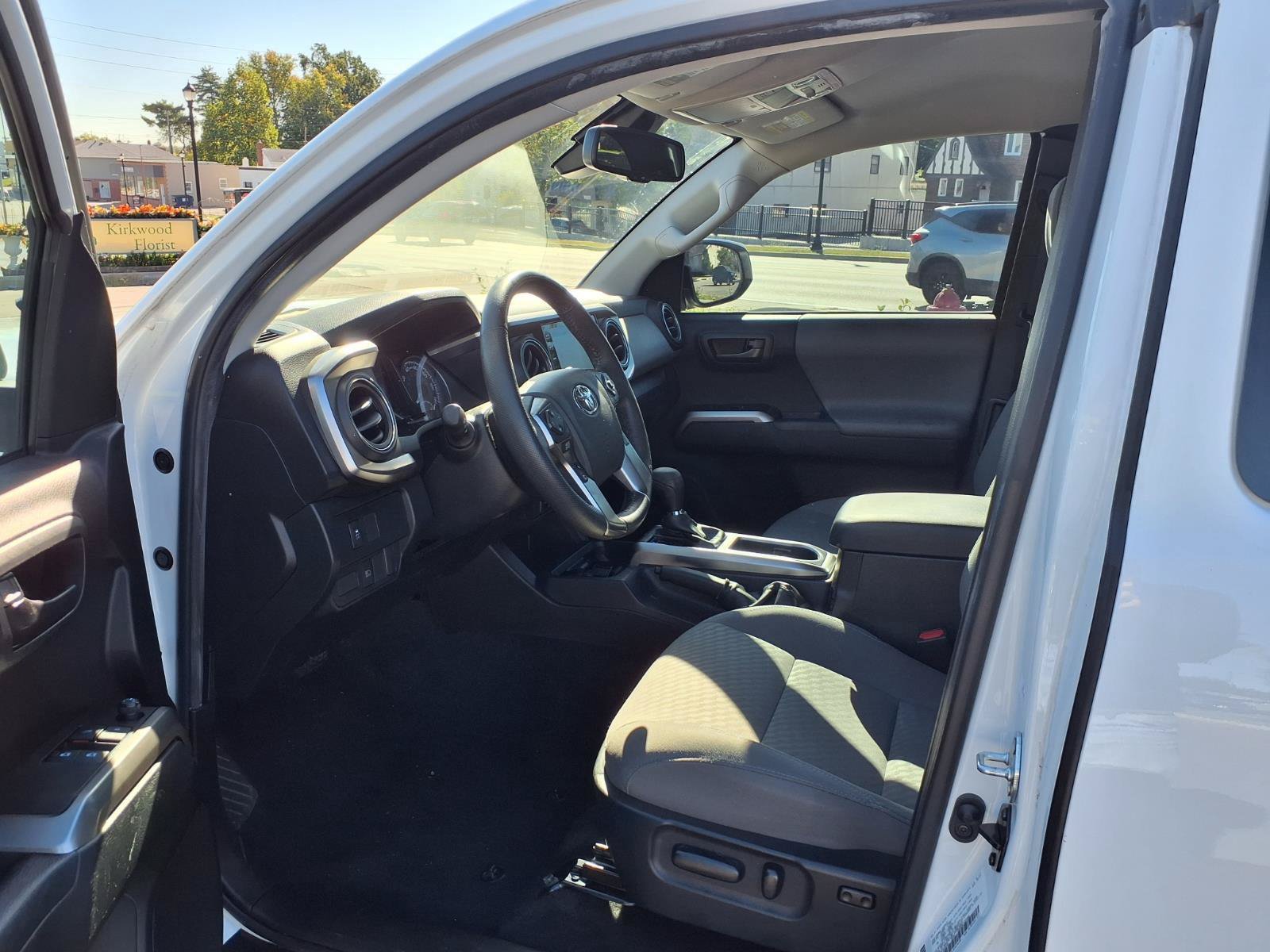 Used 2023 Toyota Tacoma SR5 RWD image 22
