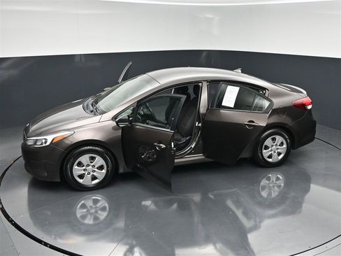 Used 2018 Kia Forte LX FWD image 36