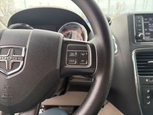 Used 2018 Dodge Grand Caravan SE w/ UConnect Hands-Free Group FWD image 19