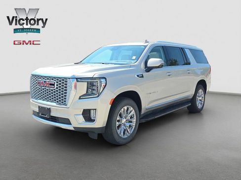 Used 2023 GMC Yukon XL Denali w/ Max Trailering Package AWD/4WD image 3