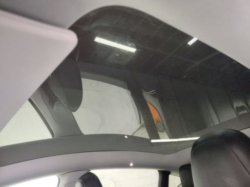Used 2021 Tesla Model Y Long Range AWD/4WD image 22