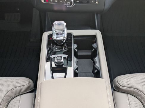 New 2026 Volvo XC90 B5 Ultra w/ Protection Package Premier image 12