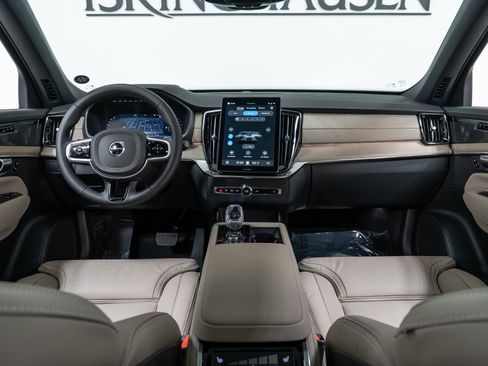 New 2026 Volvo XC90 B6 Ultra w/ Protection Package image 15