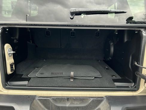 Used 2022 Jeep Wrangler Unlimited Sahara w/ Cold Weather Group image 24