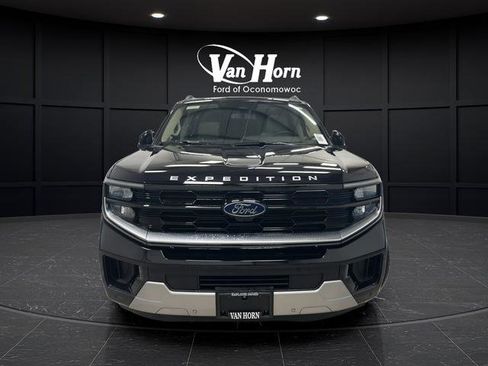 Used 2025 Ford Expedition Platinum AWD/4WD image 2
