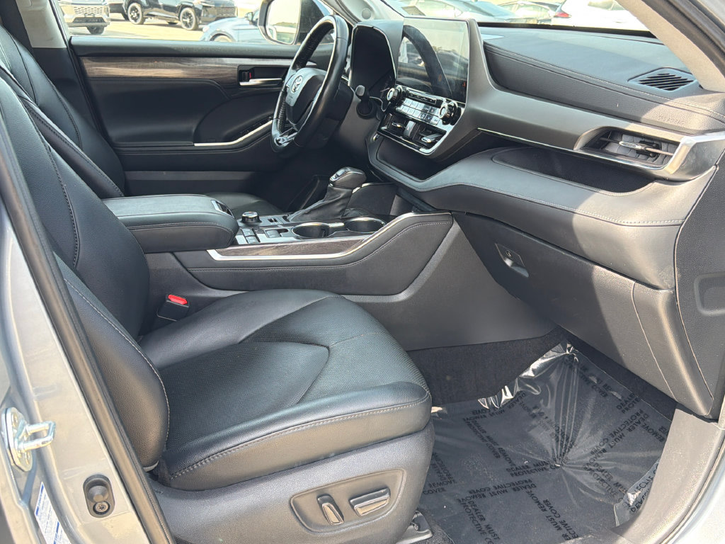 Used 2021 Toyota Highlander Limited AWD/4WD image 10