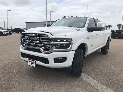 New 2025 RAM 2500 Limited AWD/4WD image 3