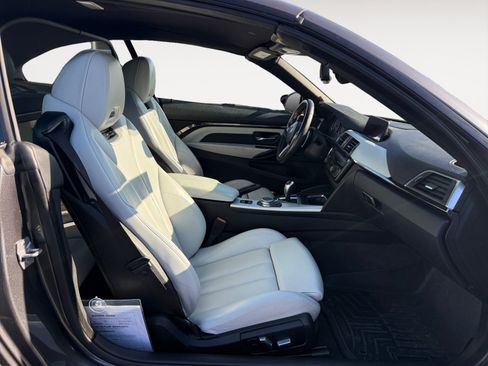 Used 2016 BMW M4 Convertible RWD image 19