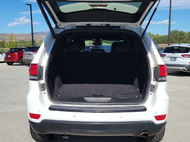 Used 2018 Jeep Grand Cherokee Laredo AWD/4WD image 11