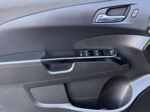 Used 2018 Chevrolet Sonic LT w/ Convenience Package image 14