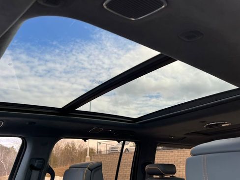 Used 2023 Jeep Grand Wagoneer Series III w/ Rear Seat Video Group 1 image 7