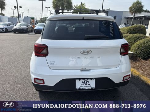 Certified 2025 Hyundai Venue SEL FWD image 3