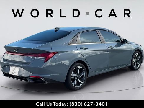 Used 2022 Hyundai Elantra SEL w/ Convenience + Premium Package FWD image 16