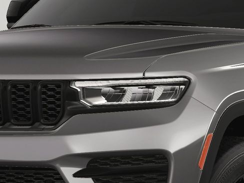 New 2025 Jeep Grand Cherokee Altitude image 12