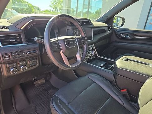 Used 2024 GMC Yukon XL Denali w/ Advanced Technology Package AWD/4WD image 38