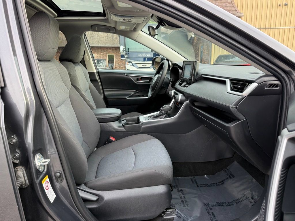 Used 2019 Toyota RAV4 XLE w/ Convenience Package AWD/4WD image 17