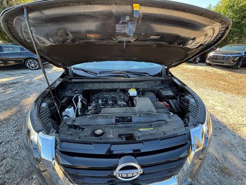 Used 2025 Nissan Pathfinder SV image 34