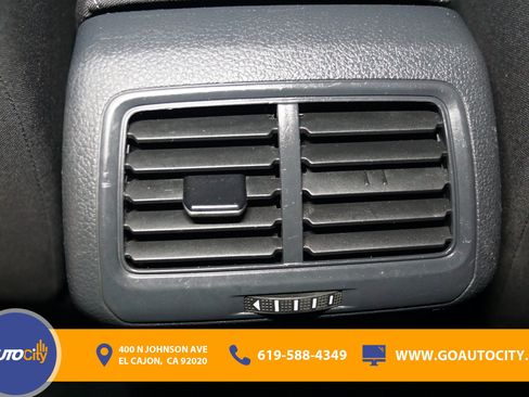 Used 2017 Volkswagen Golf S image 19