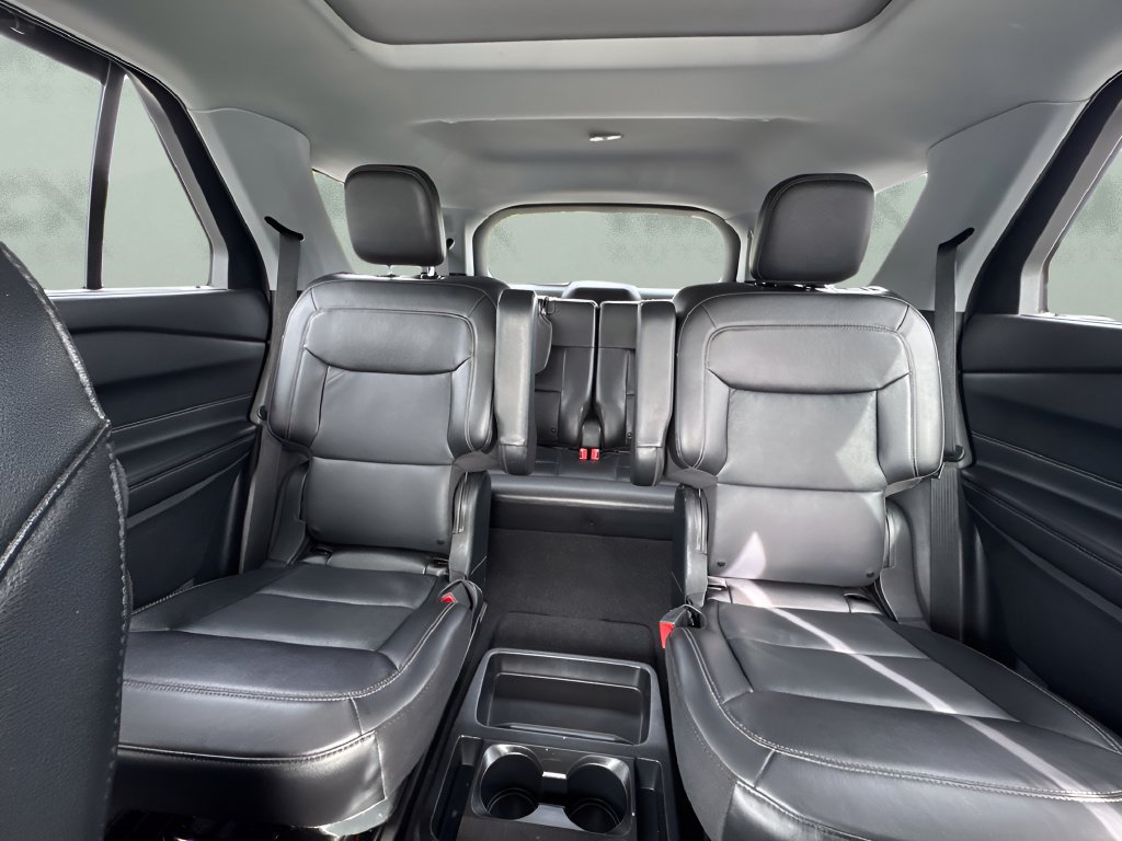 Used 2021 Ford Explorer Limited w/ Equipment Group 301A AWD/4WD image 13