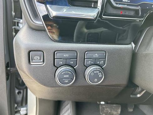 Used 2025 Chevrolet Silverado 1500 LT image 26