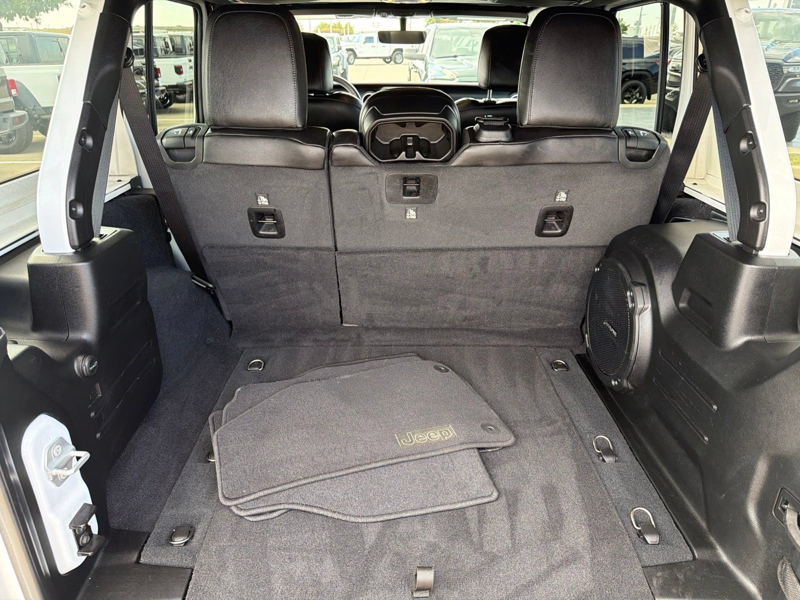 Used 2023 Jeep Wrangler Unlimited Sahara w/ Safety Group AWD/4WD image 17
