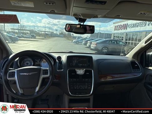Used 2014 Chrysler Town & Country Touring-L w/ Trailer Tow Group image 12