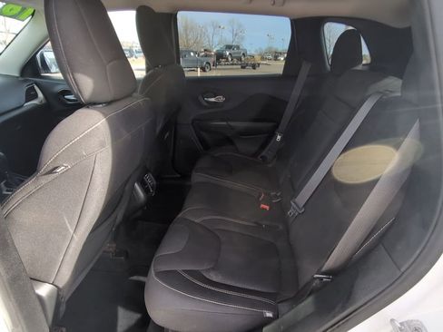 Used 2016 Jeep Cherokee Latitude image 24