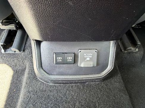 Used 2020 Toyota Highlander Limited AWD/4WD image 29
