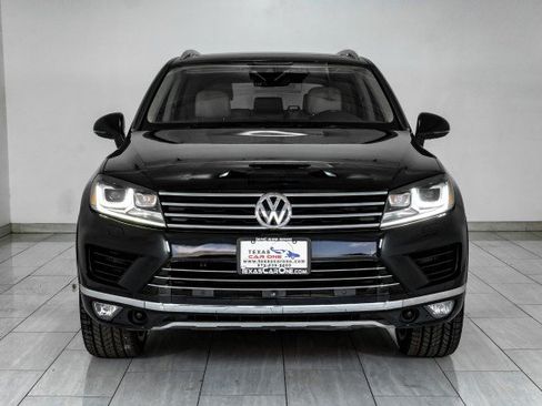 Used 2017 Volkswagen Touareg Executive AWD/4WD image 3