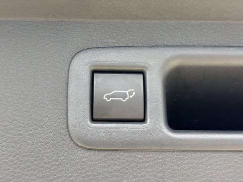 Used 2025 Toyota Highlander Limited FWD image 26