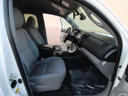 Used 2015 Toyota Tacoma PreRunner image 12