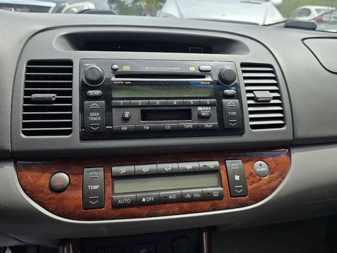 Used 2004 Toyota Camry XLE FWD image 22
