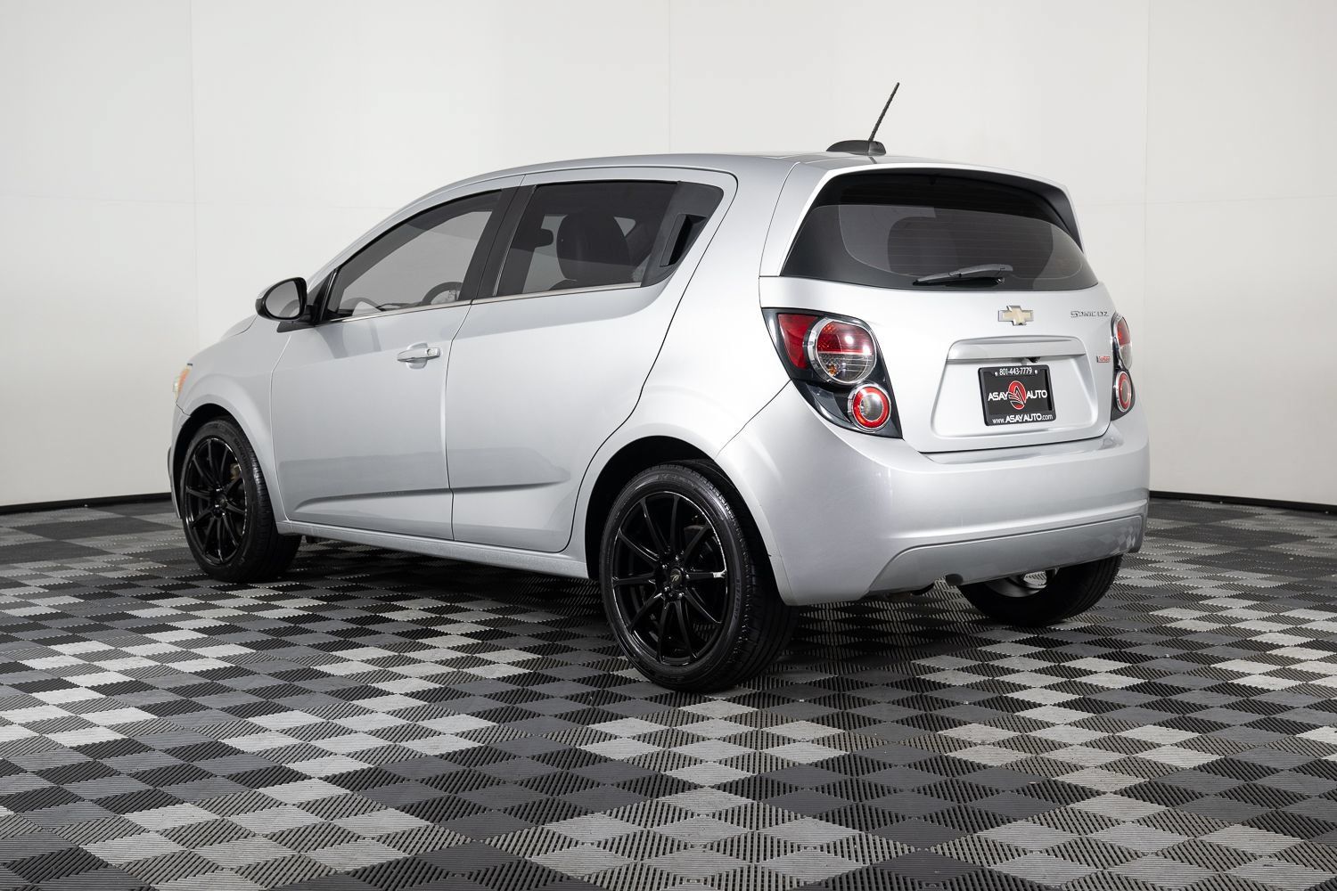 Used 2015 Chevrolet Sonic LTZ FWD image 4