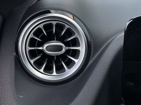 Used 2021 Mercedes-Benz GLA 250 image 15