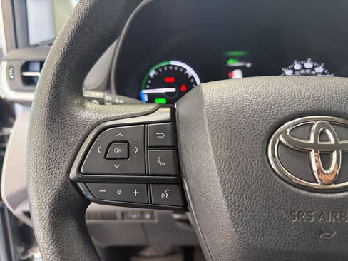 Used 2024 Toyota Sienna LE AWD/4WD image 17