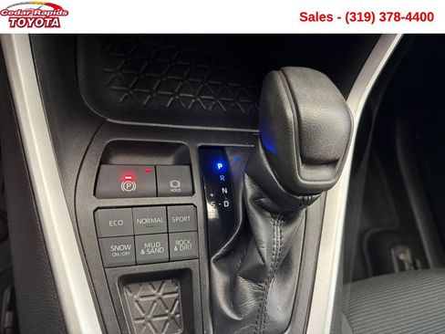 Used 2021 Toyota RAV4 LE image 22