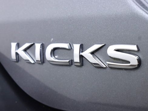 Used 2020 Nissan Kicks S image 32