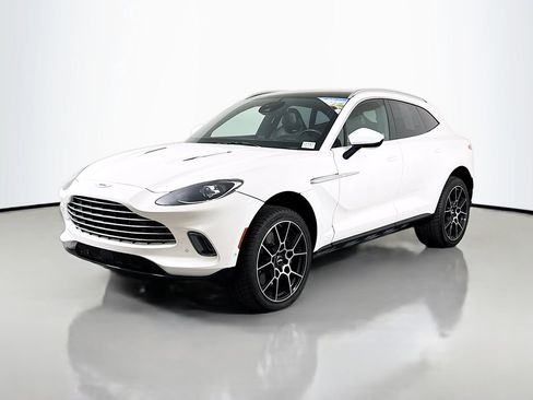 Used 2021 Aston Martin DBX image 3